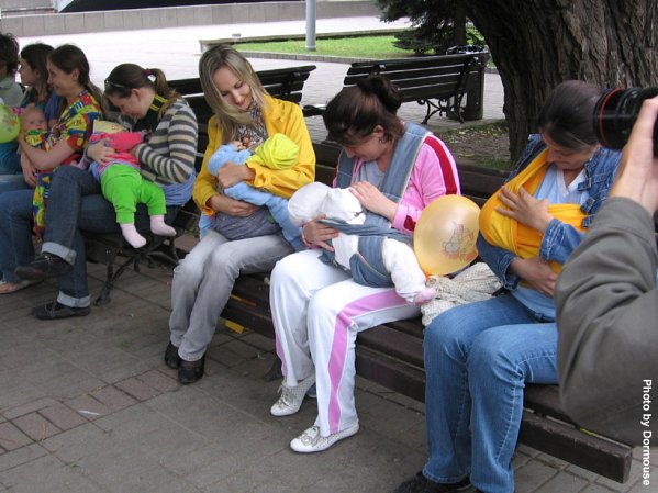 Флэшмоб кормящих мам в Минске